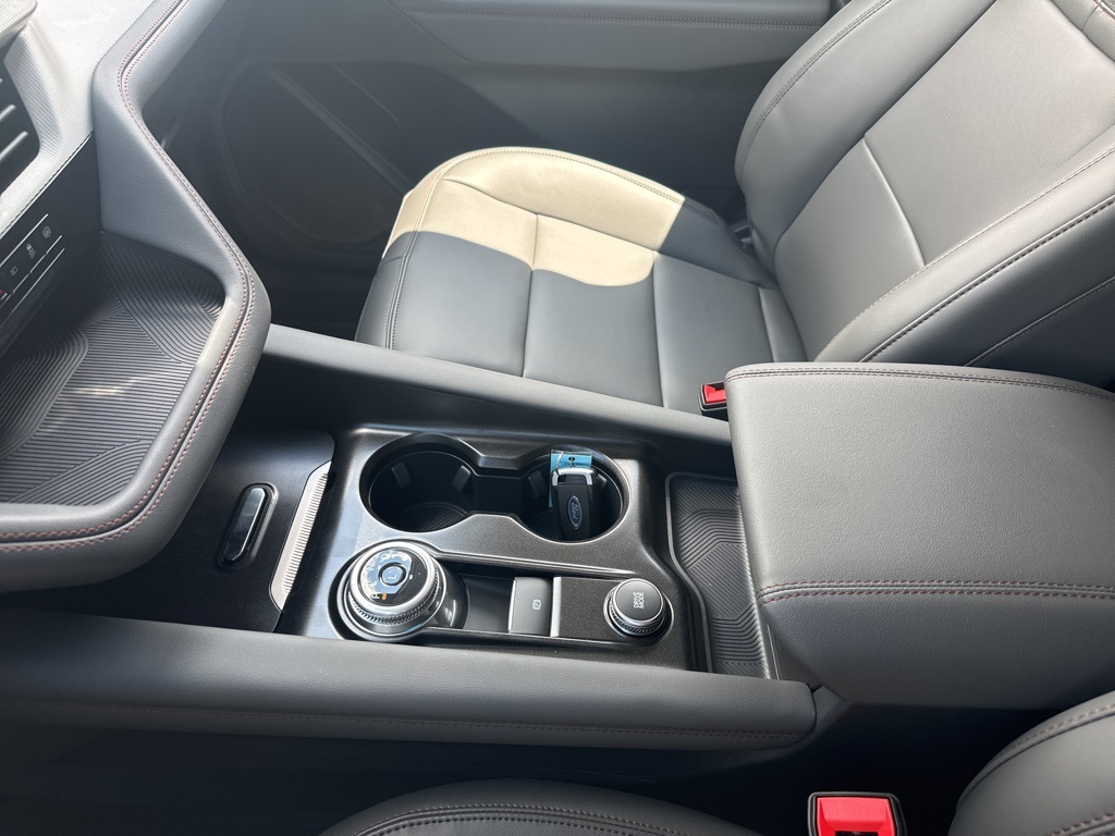 2025 Ford Explorer photo 36
