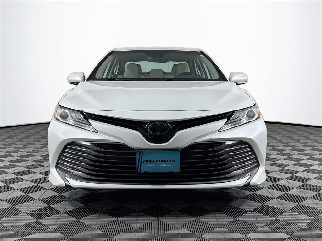 2020 Toyota Camry Hybrid XLE photo 3