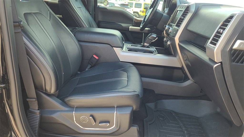 2017 Ford F-150 Platinum photo 11