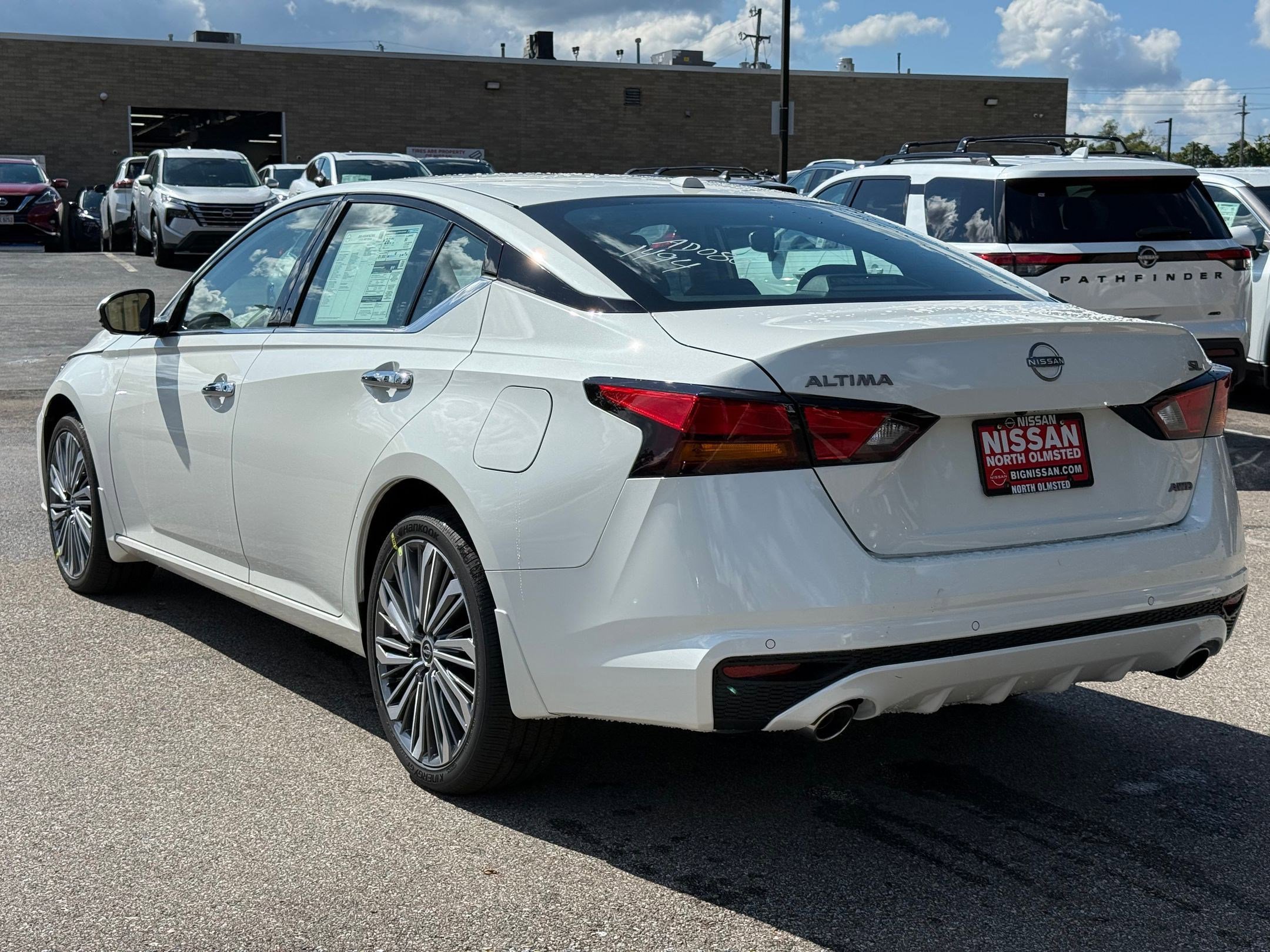 2025 Nissan Altima SL photo 8