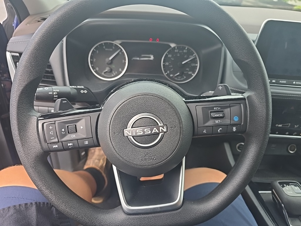 2022 Nissan Rogue SV photo 13