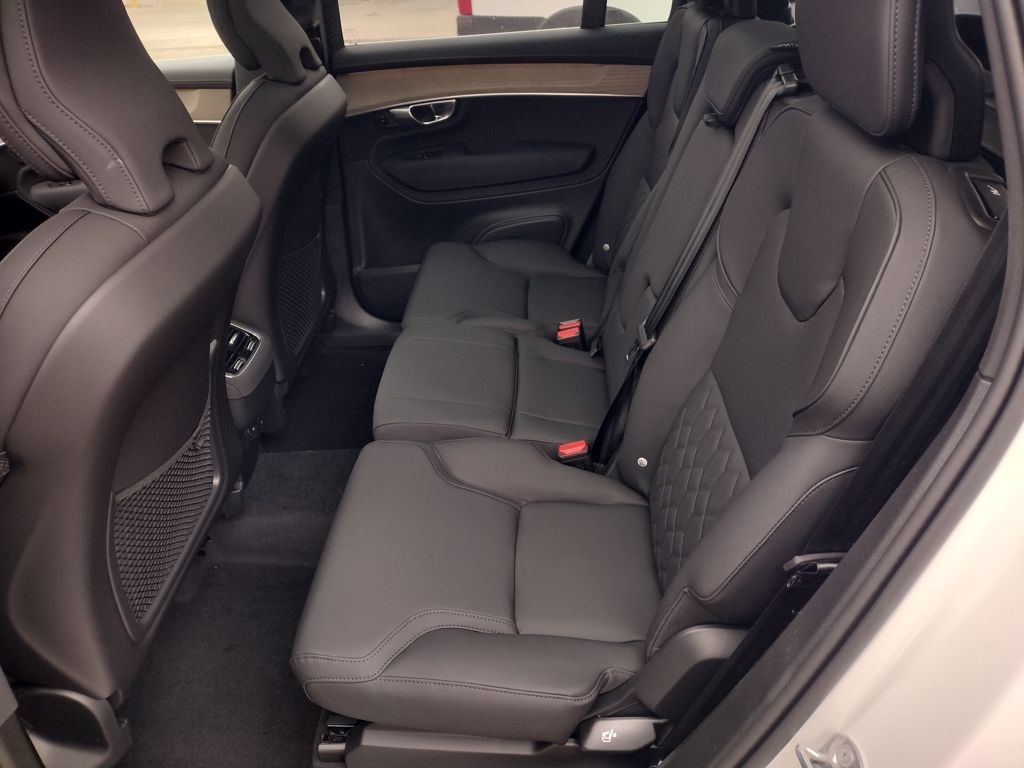2026 VOLVO XC90 - Image 15