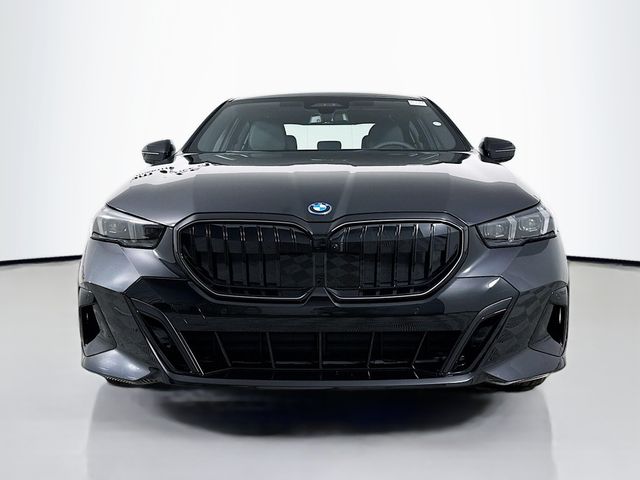 2026 Bmw 550e xDrive photo 2