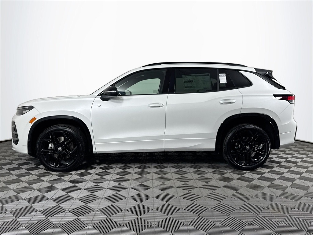 2025 Volkswagen Tiguan SE R-Line Black photo 2