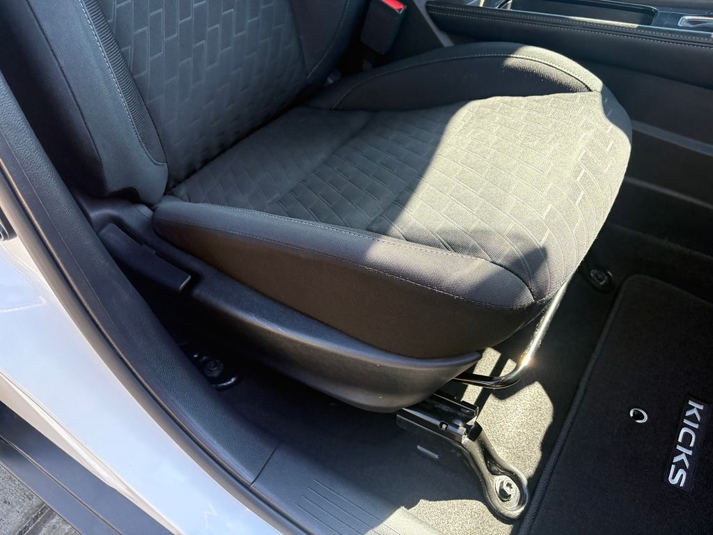 2023 Nissan Kicks SV photo 23
