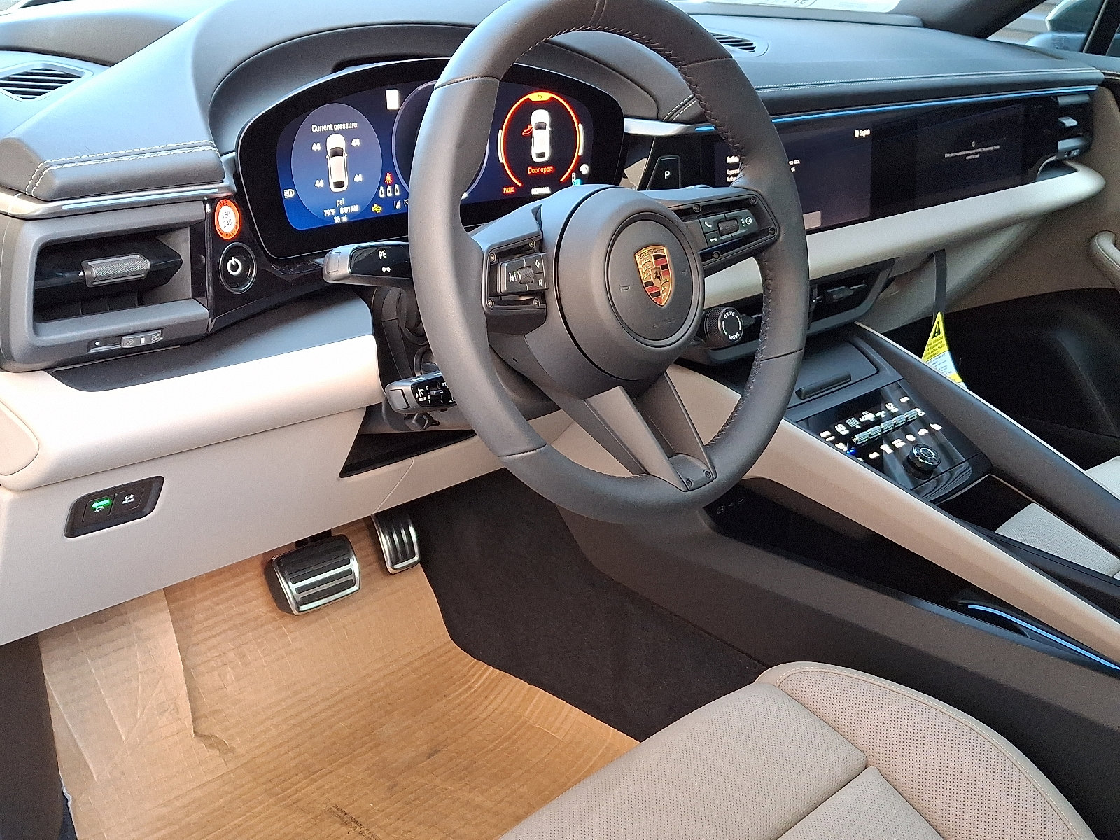 2025 Porsche Macan Electric photo 4