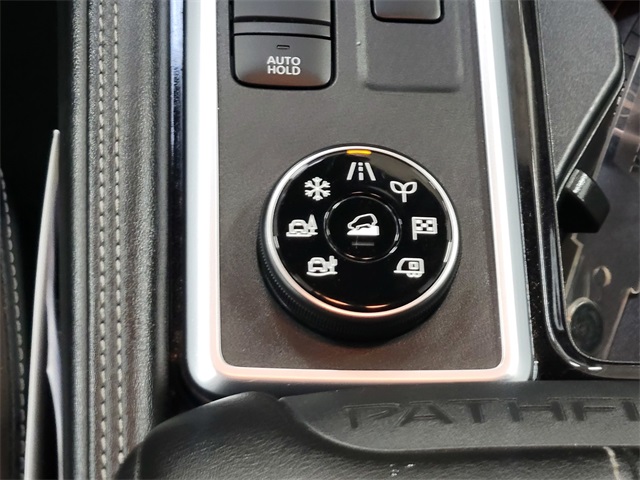 2023 Nissan Pathfinder Platinum photo 22