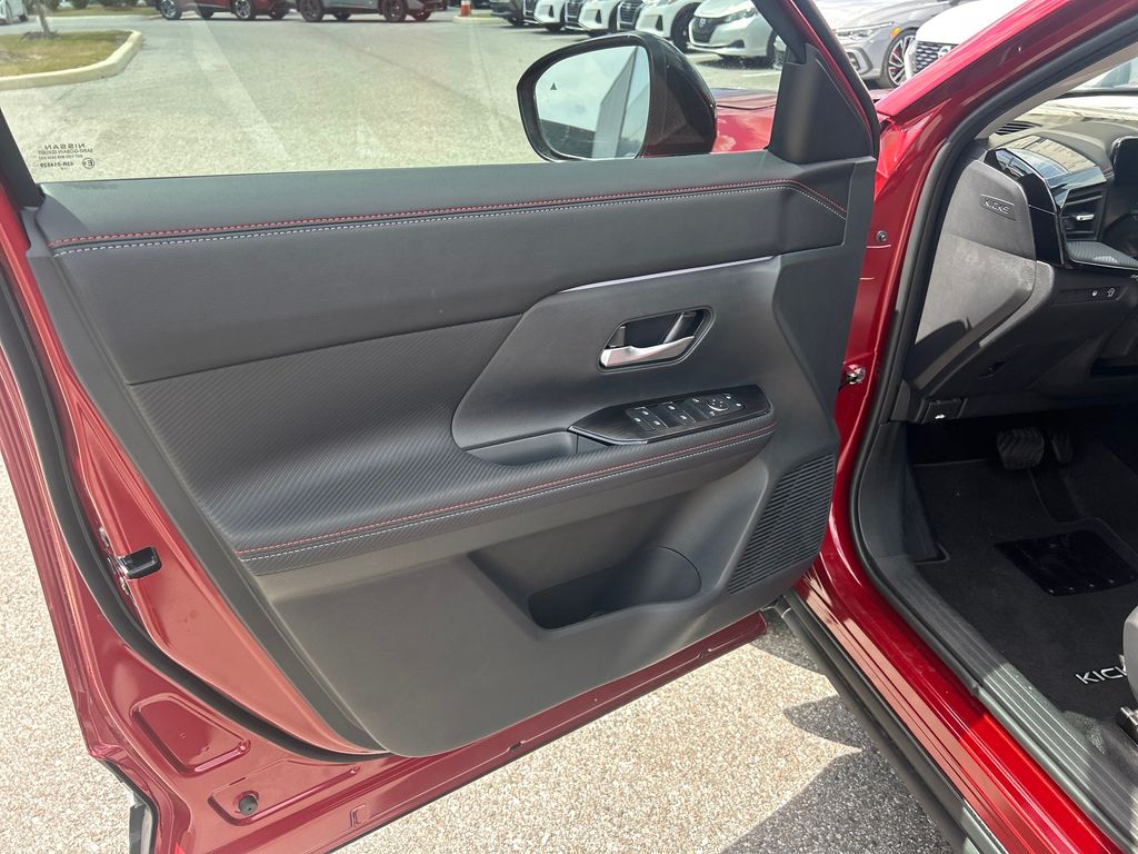 2026 Nissan Kicks SR photo 10
