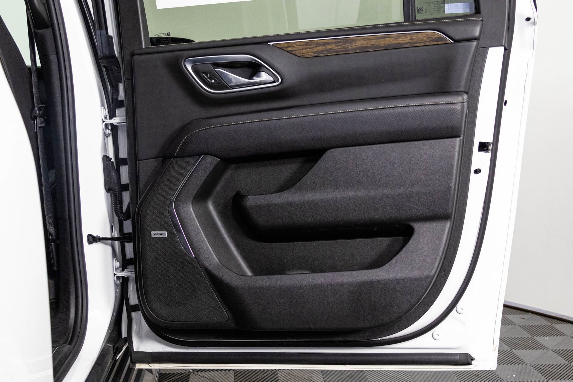 2023 Chevrolet Suburban Premier photo 25