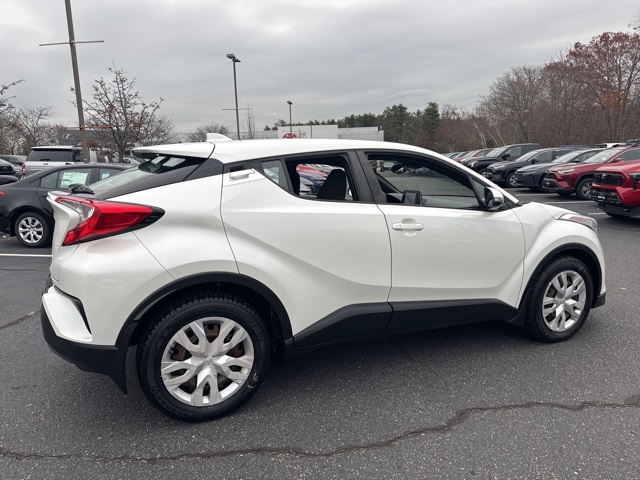 2019 Toyota C-HR LE photo 3