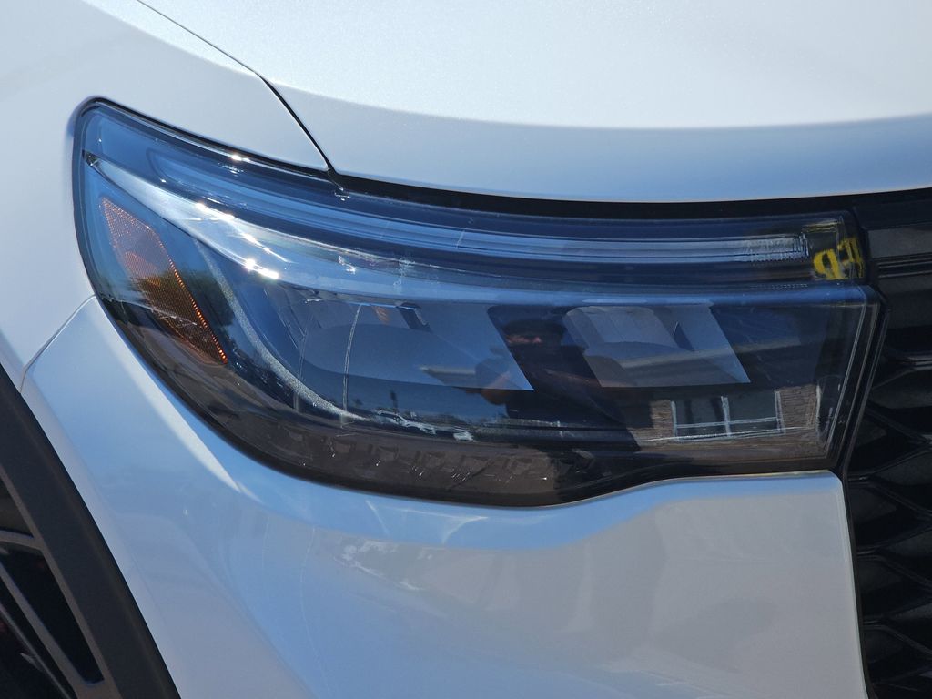 2025 Ford Explorer ST photo 32