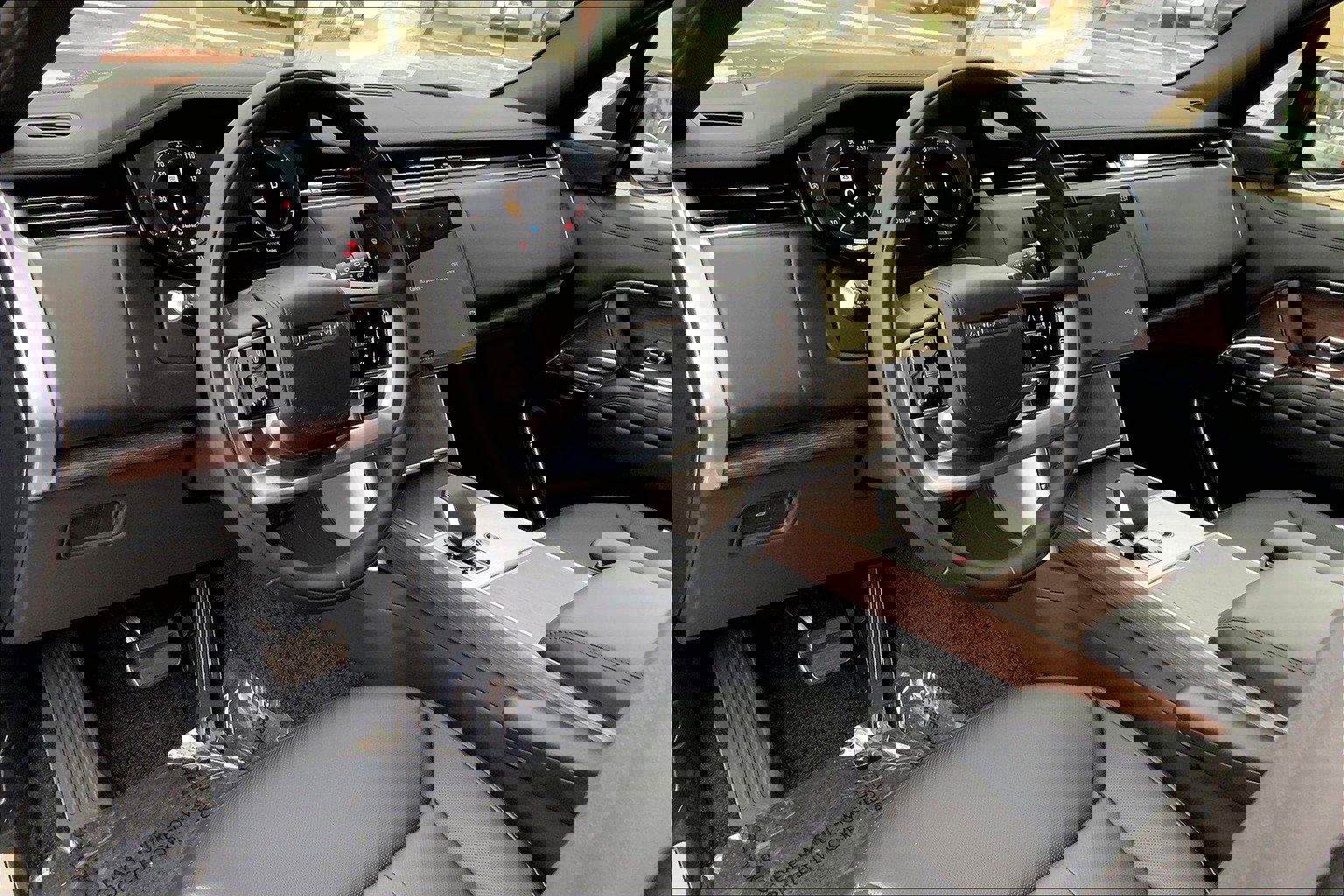 2025 Land Rover Range Rover SE photo 6