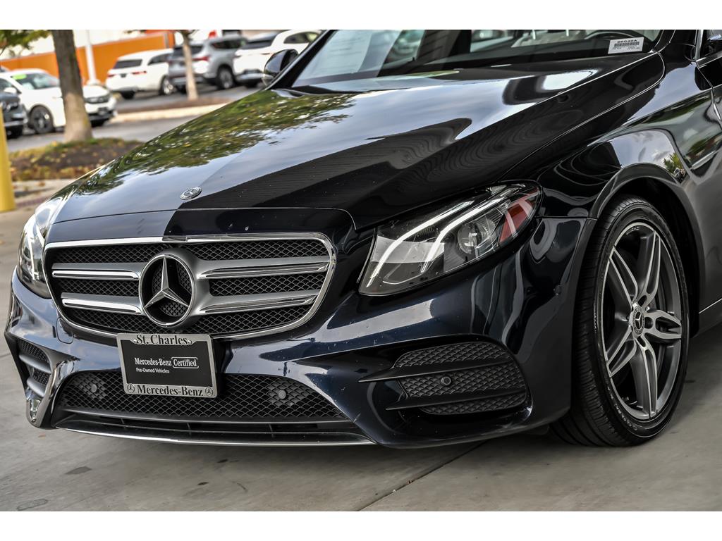 2018 Mercedes Benz E 300 4MATIC photo 4