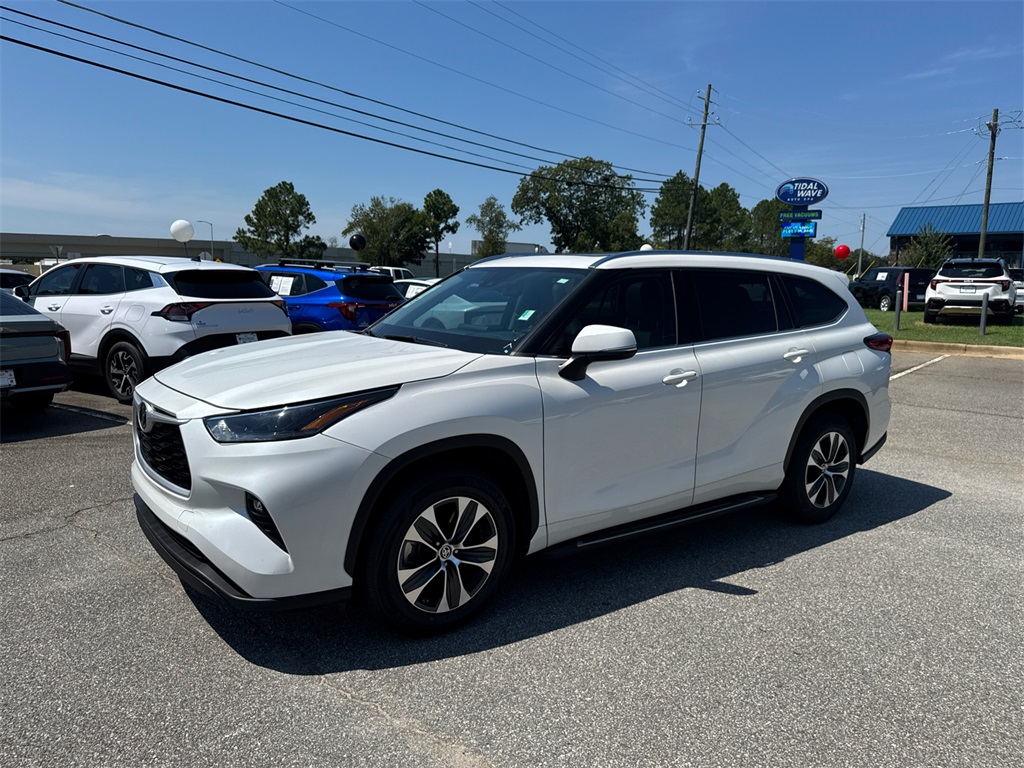2021 Toyota Highlander XLE photo 7