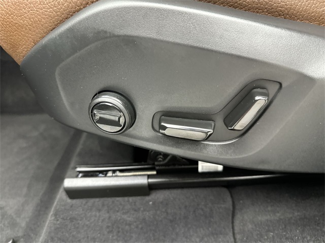 2024 Volvo XC60 B5 Plus photo 4