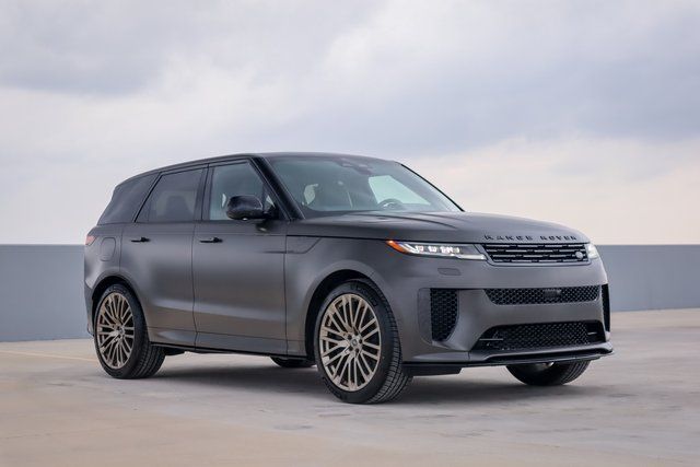 2025 Land Rover Range Rover Sport photo 2
