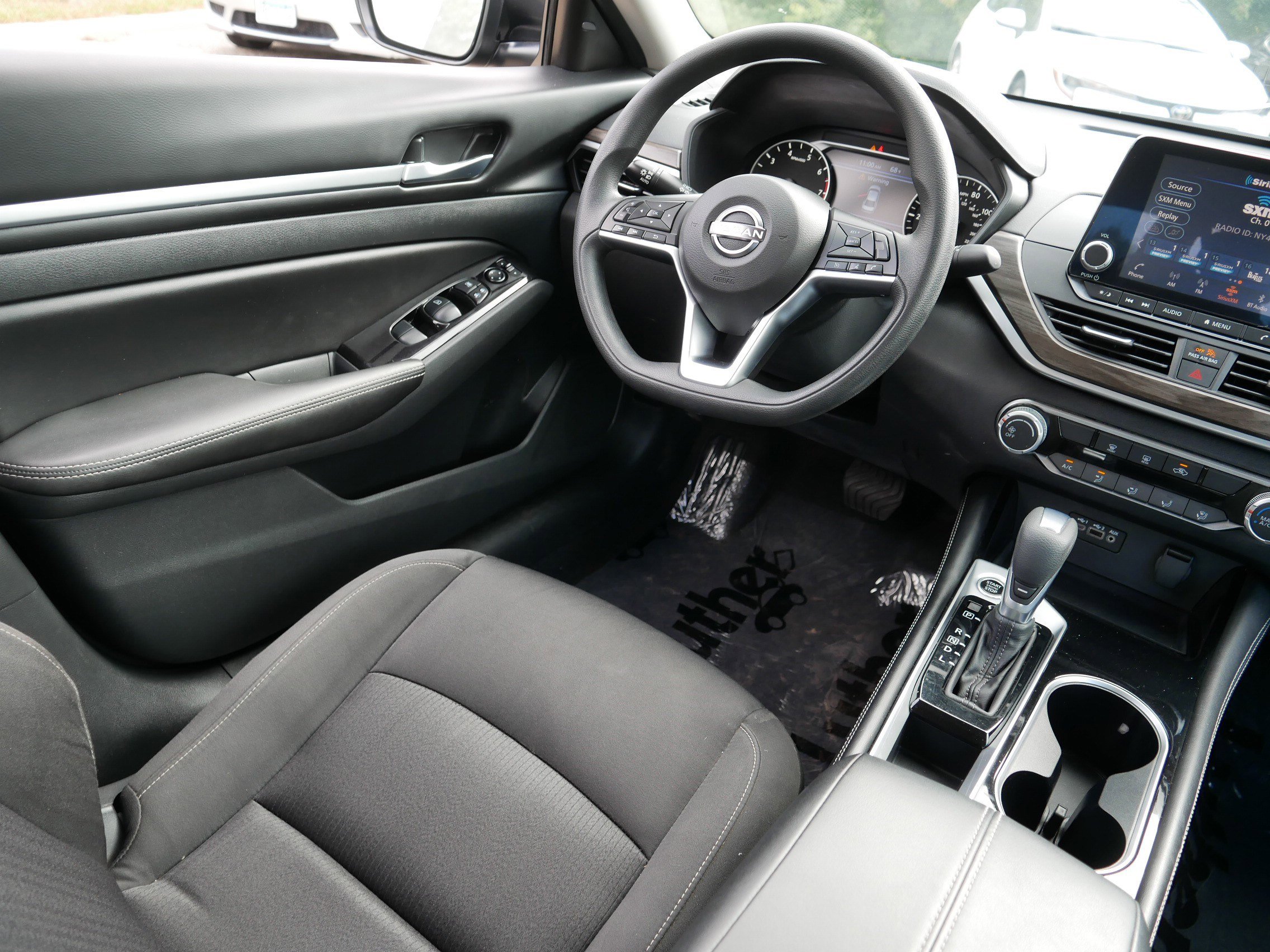 2023 Nissan Altima 2.5 SV photo 9