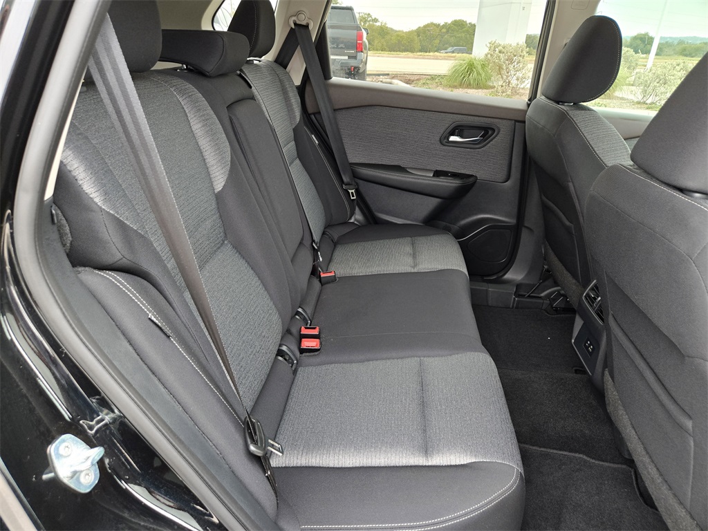 2021 Nissan Rogue SV photo 28