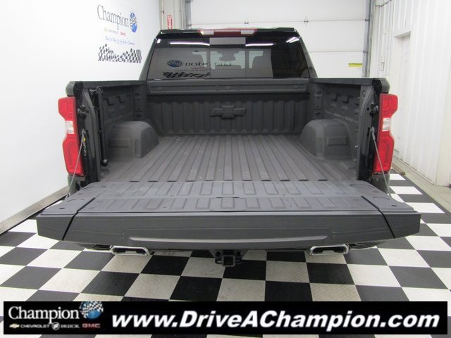 2023 Chevrolet Silverado RST photo 13