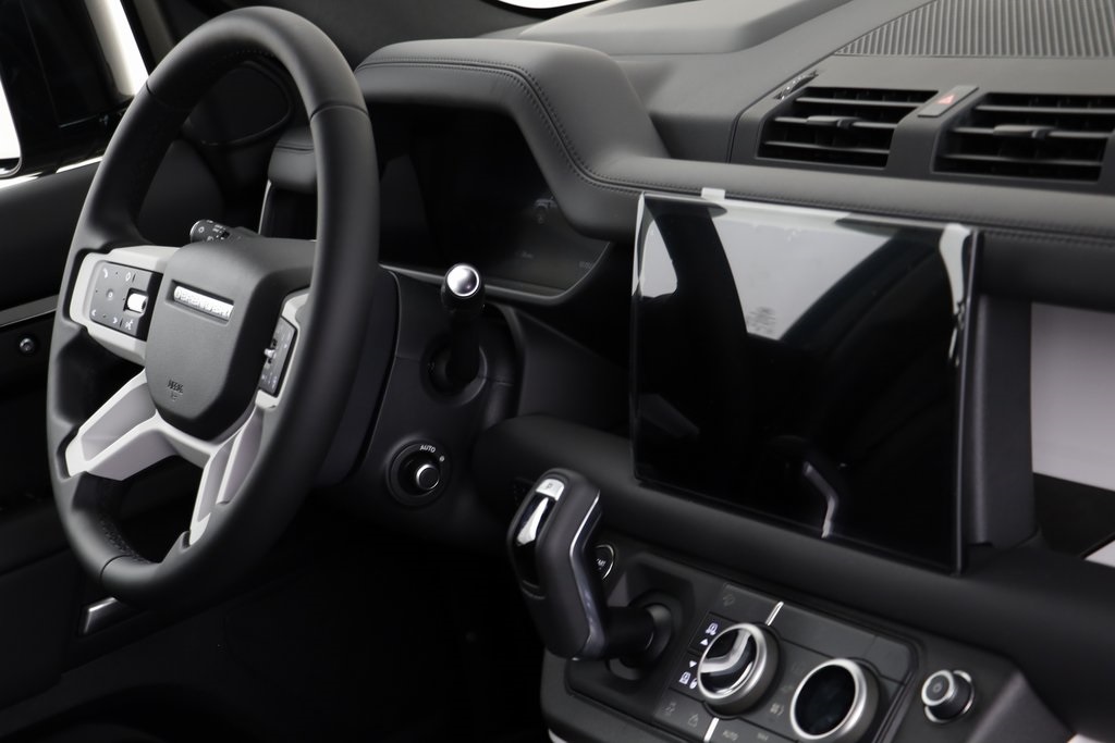 2025 Land Rover Defender 110 X-Dynamic SE photo 15
