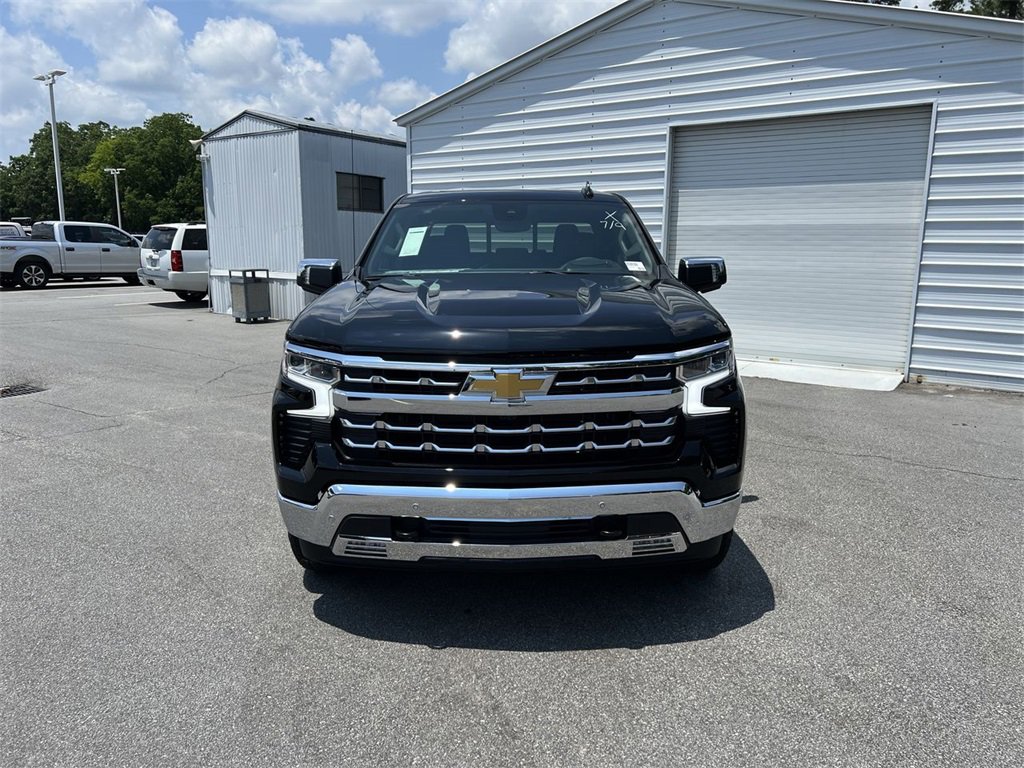 2025 Chevrolet Silverado 1500 LTZ photo 3
