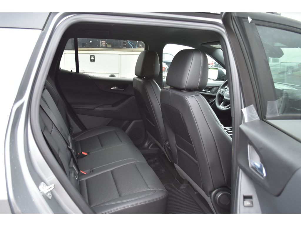 2026 Chevrolet Equinox photo 12