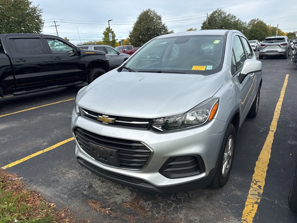 2020 Chevrolet Trax LS photo 3