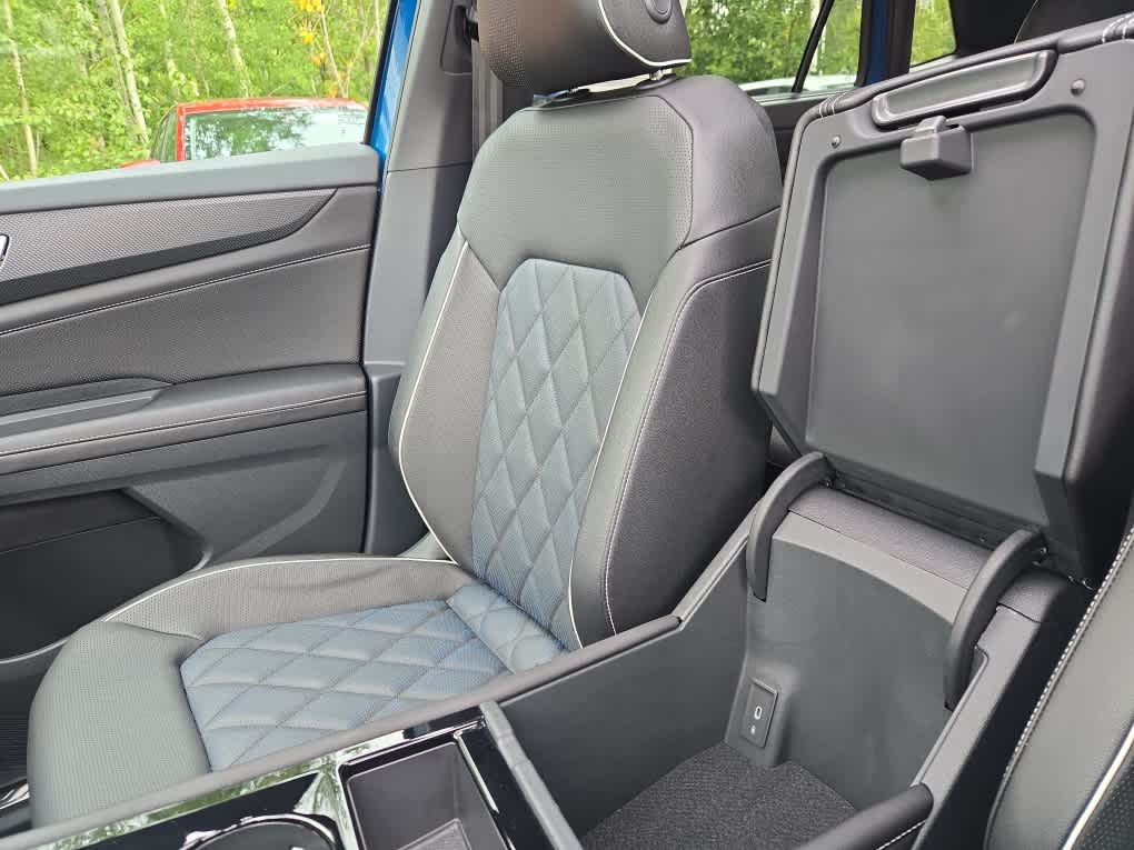 2025 Volkswagen Atlas Cross Sport SEL Premium R-Line photo 32