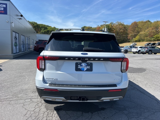 2025 Ford Explorer photo 3