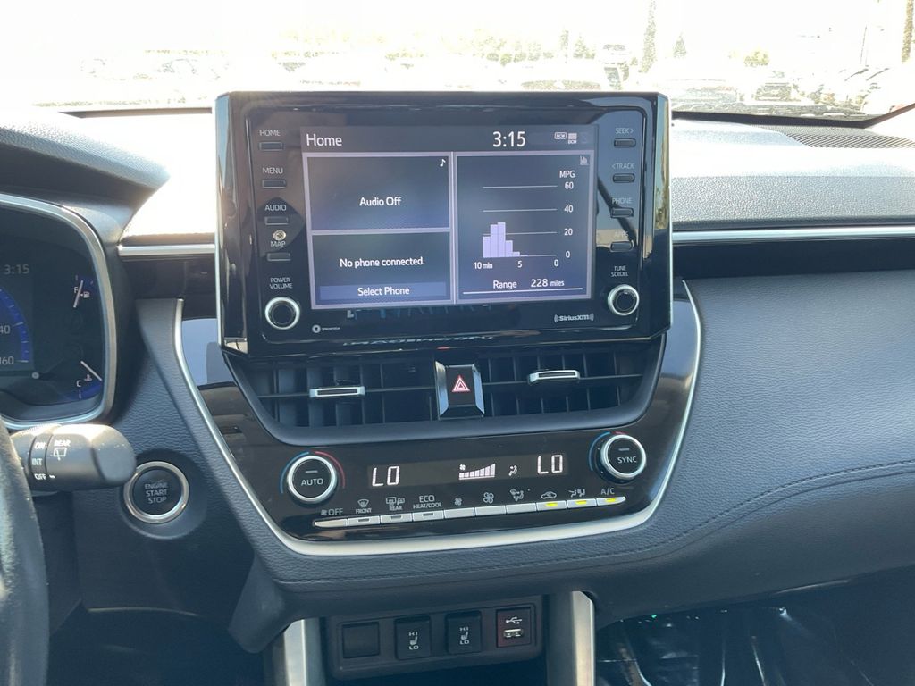 2022 Toyota Corolla Cross XLE photo 15