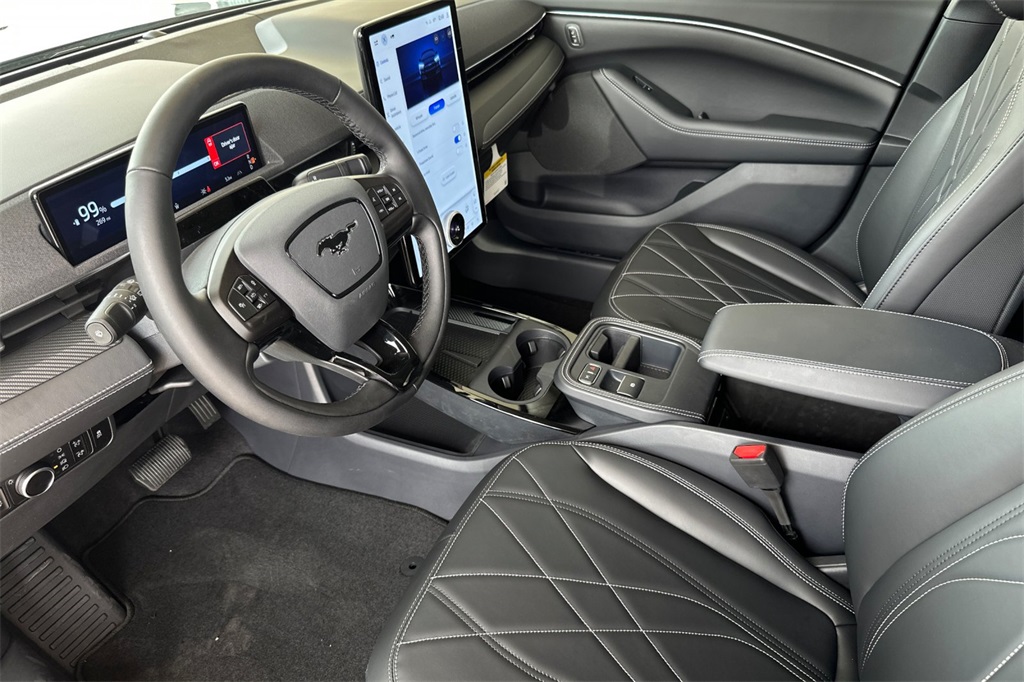 2025 Ford Mustang Mach-E Select photo 7