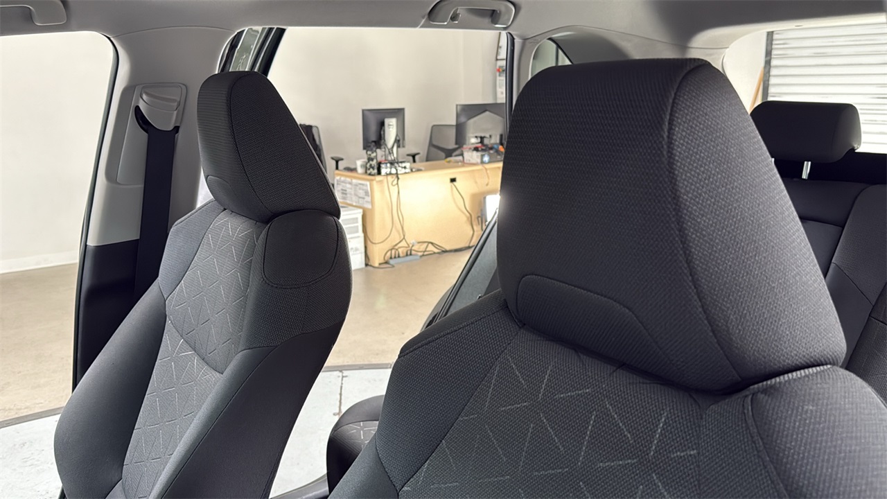 2021 Toyota RAV4 XLE photo 12