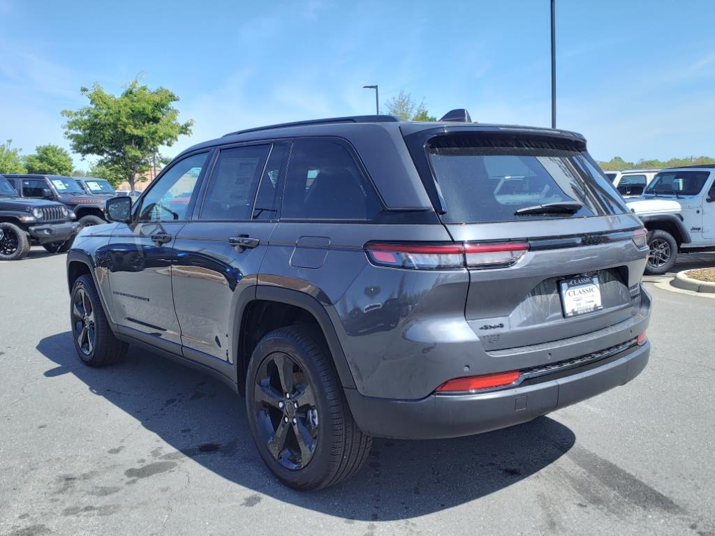 2025 Jeep Grand Cherokee Limited photo 13