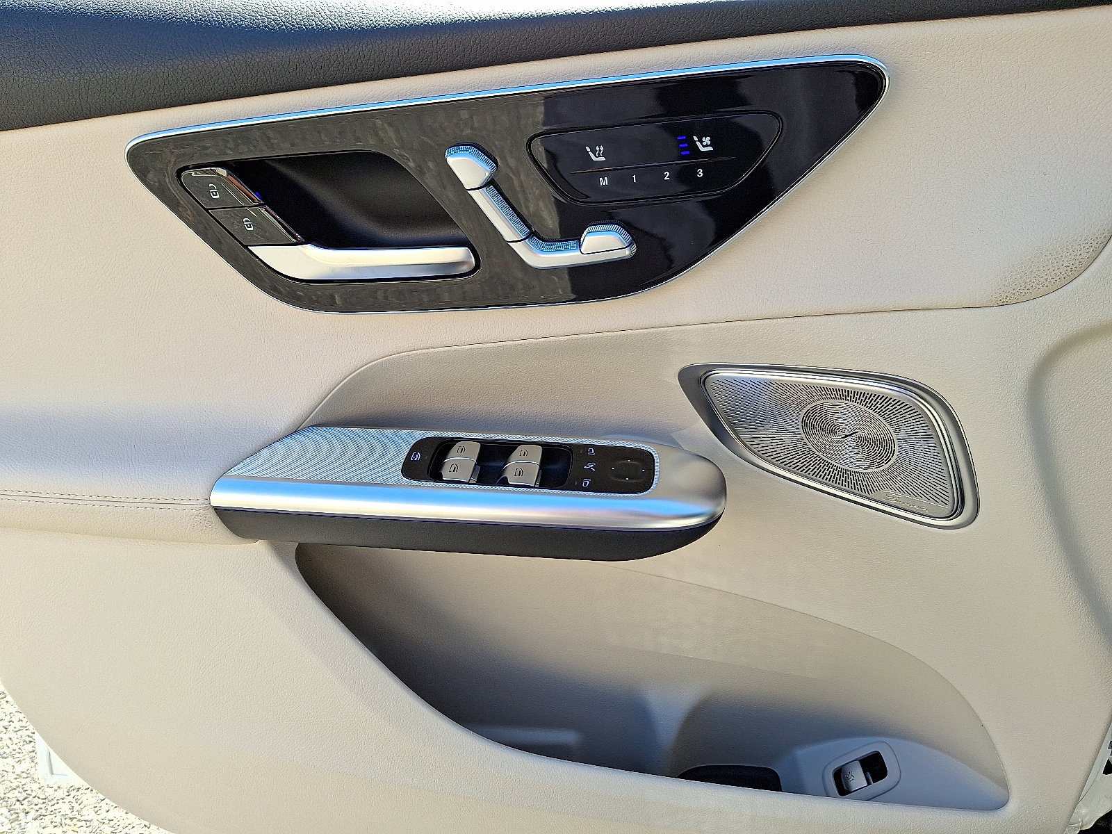 2026 Mercedes Benz GLC 300 4MATIC photo 4