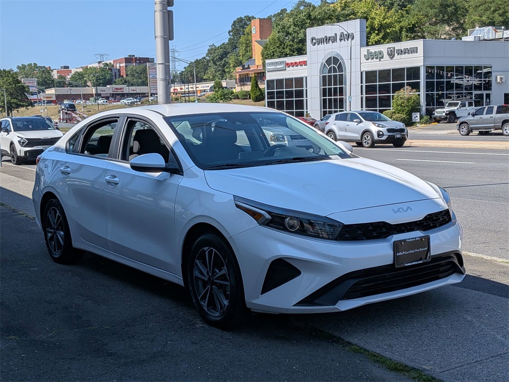 2023 Kia Forte LXS photo 3