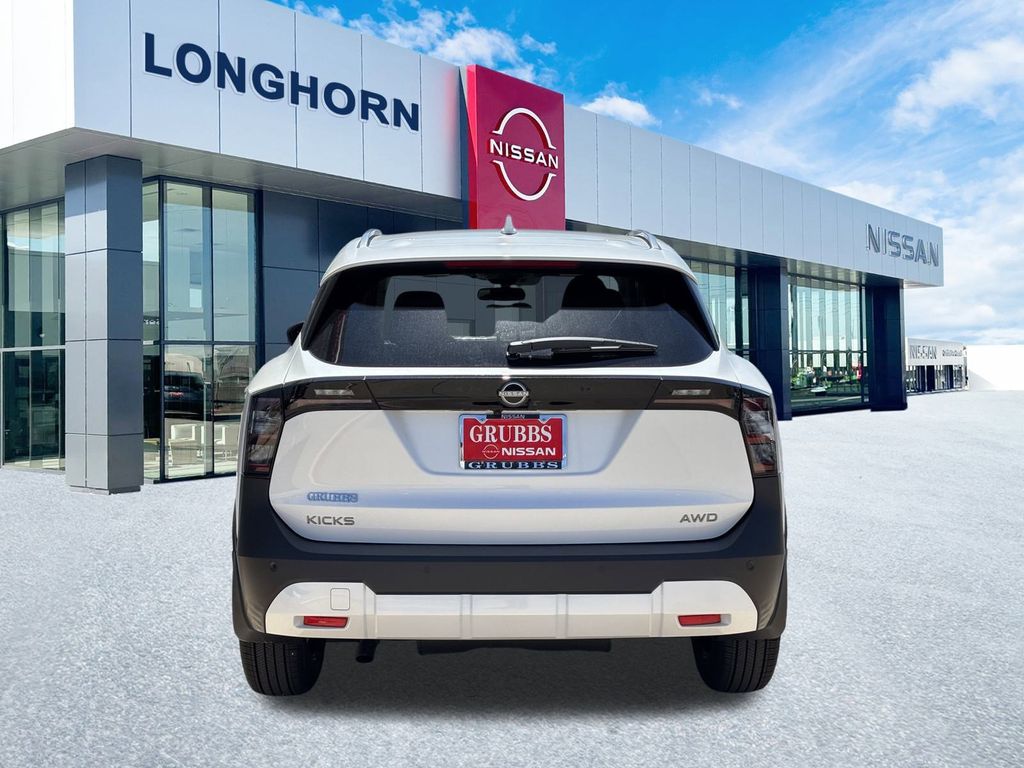 2025 Nissan Kicks SV photo 3