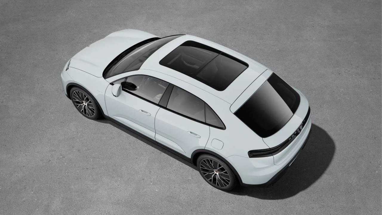 2025 Porsche Macan Electric photo 2