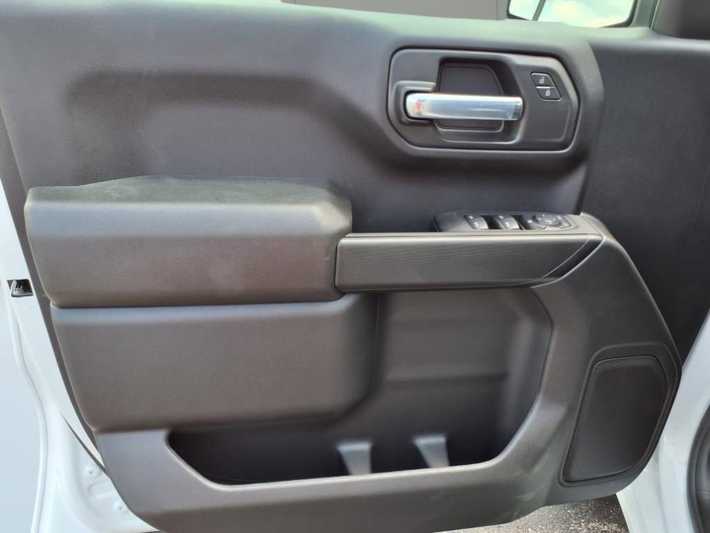 2025 Chevrolet Silverado 1500 Custom photo 9