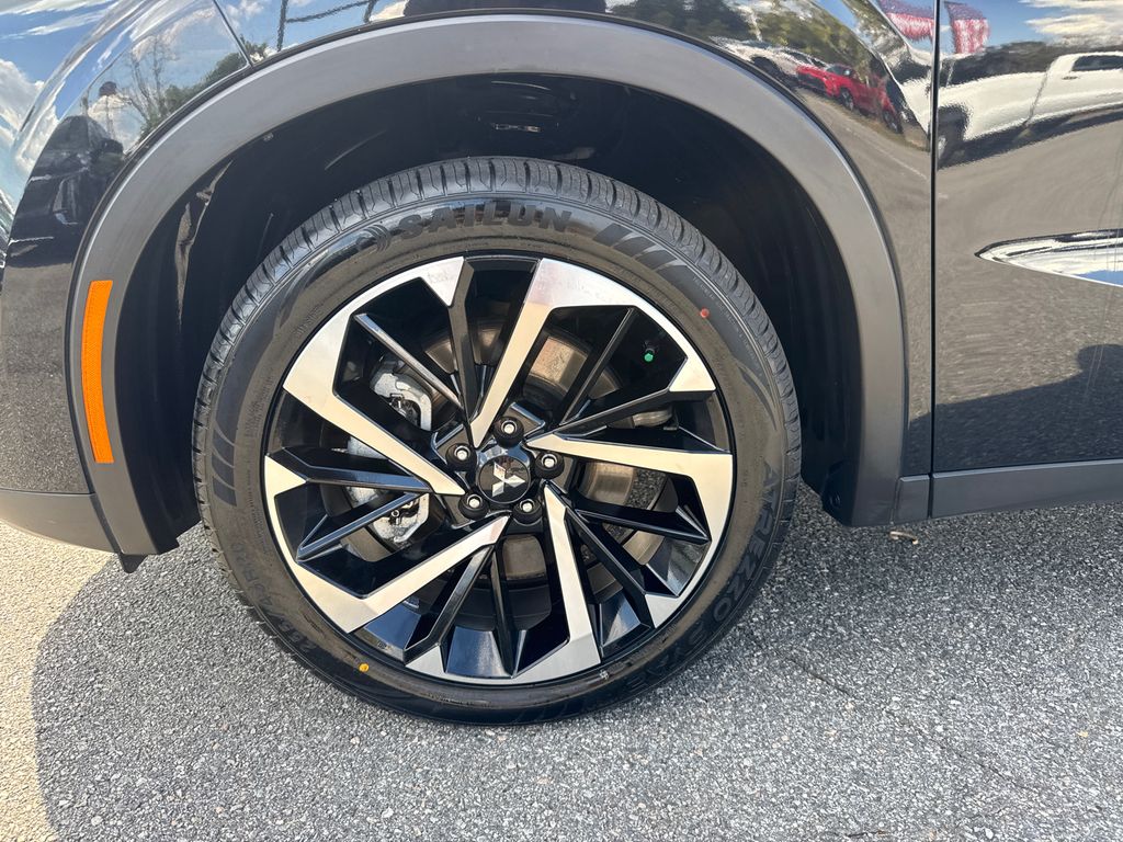 2024 Mitsubishi Outlander SE photo 9