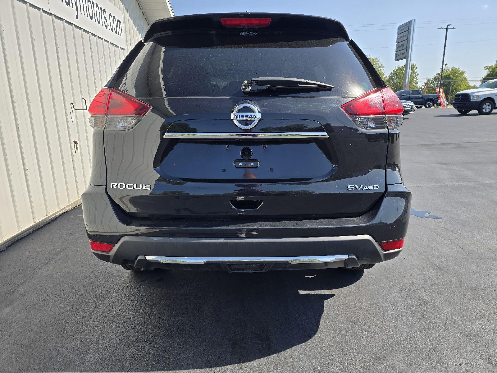 2017 Nissan Rogue SV photo 4