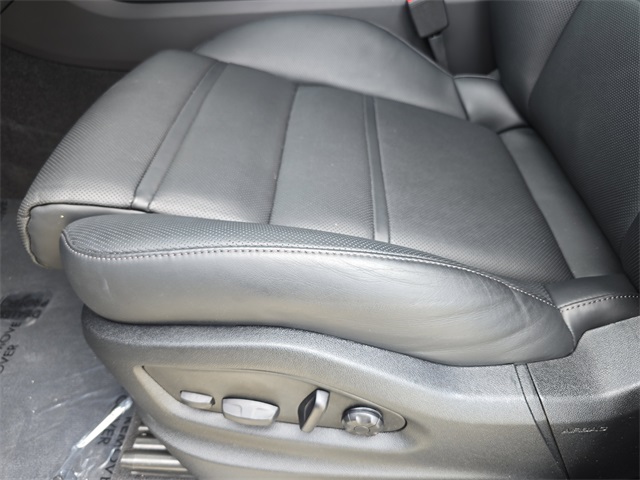 2025 Porsche Cayenne Base photo 28