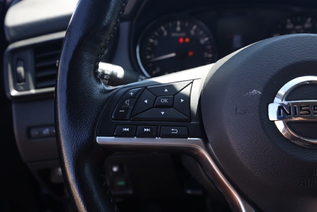 2020 Nissan Rogue SV photo 25