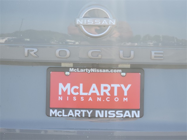 2026 Nissan Rogue SV photo 5