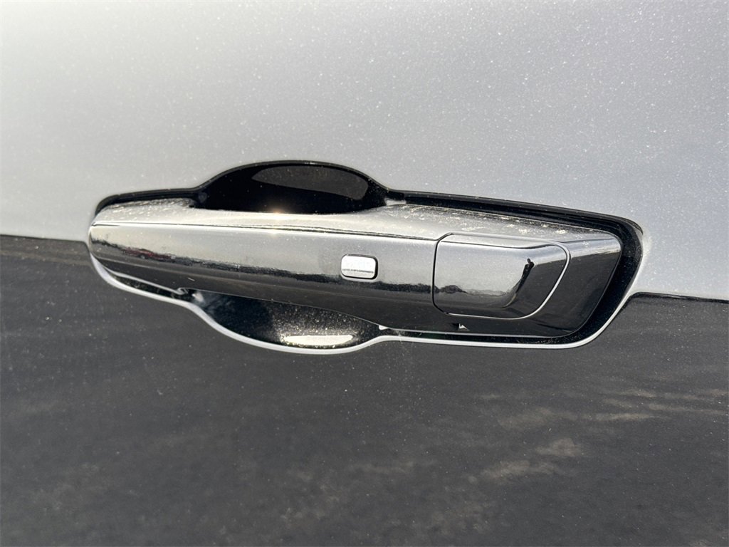 2025 GMC ACADIA - Image 12