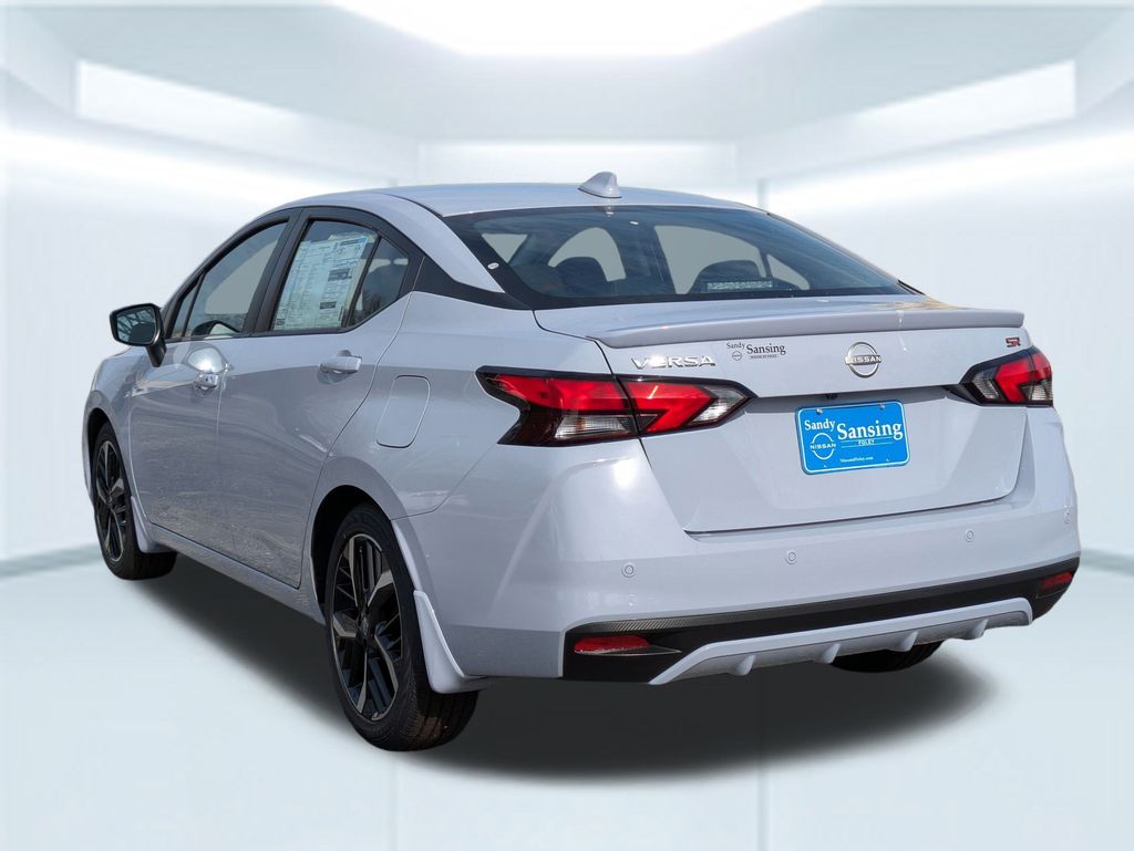 2025 Nissan Versa 1.6 SR photo 2