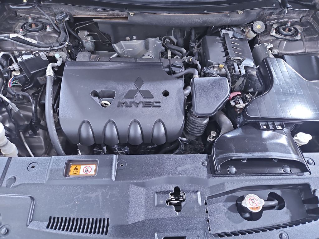 2017 Mitsubishi Outlander ES photo 17
