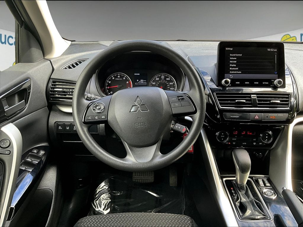 2023 Mitsubishi Eclipse Cross LE photo 16
