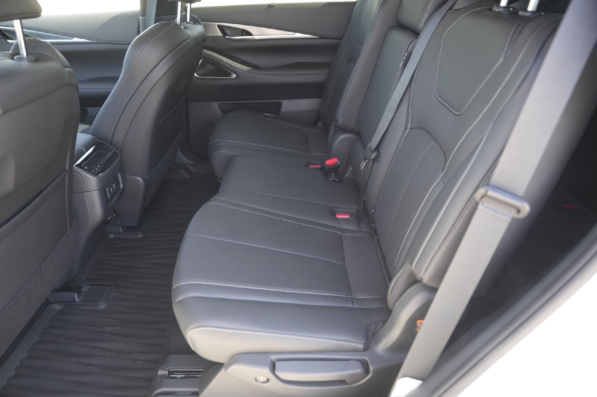 2026 Infiniti QX60 Luxe photo 18
