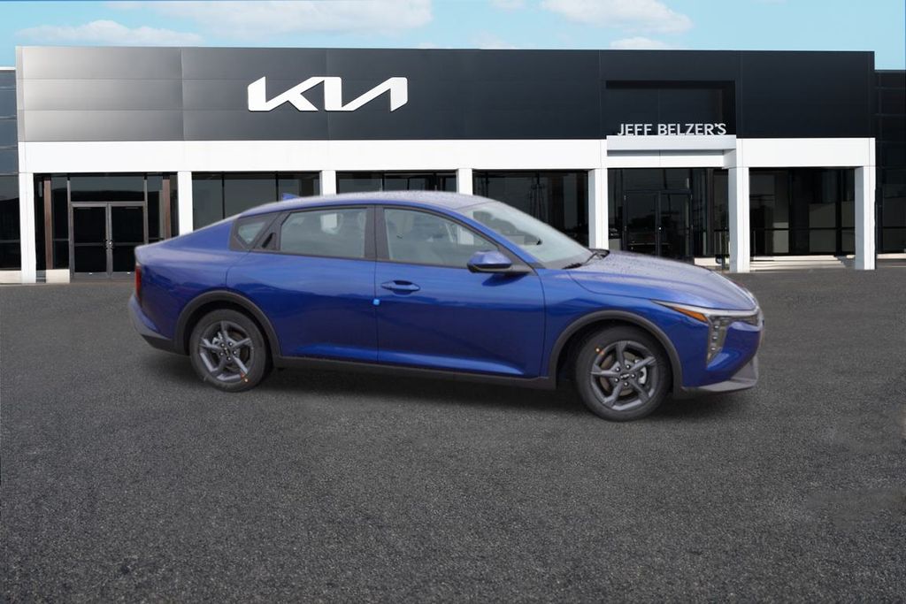 2025 Kia K4 LXS photo 2