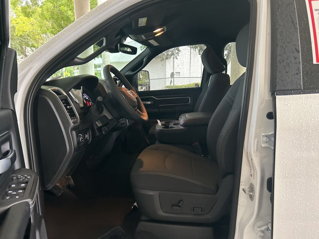 2025 Ram 2500 Big Horn photo 4